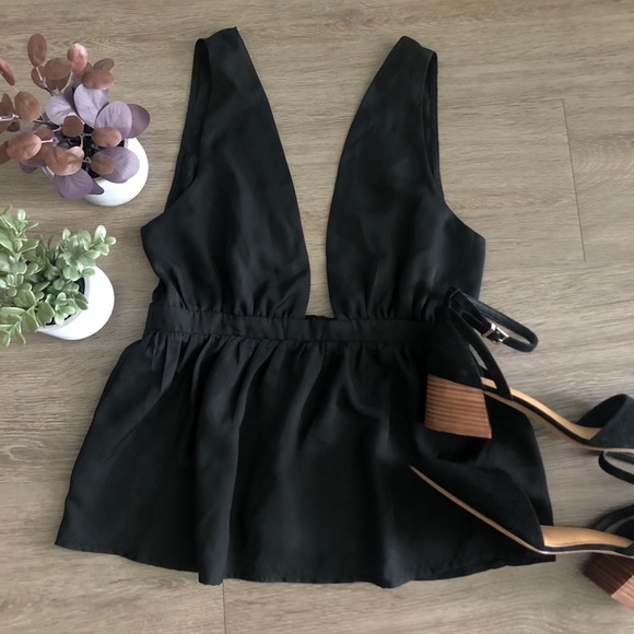 Like-New Deep V Blouse Tank with Fitted Waist - Picture 2 of 8